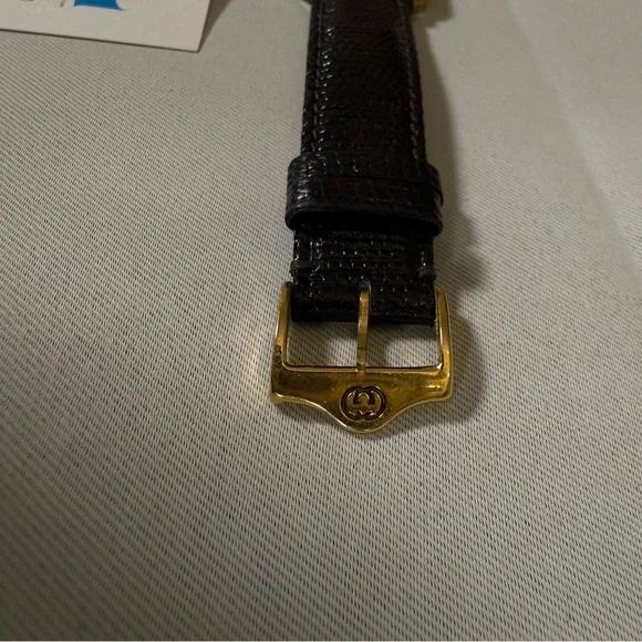 Gucci 3000M Vintage Stripe Dial Watch (Red/Navy) w/ COA & Two Straps - Picture 3 of 7